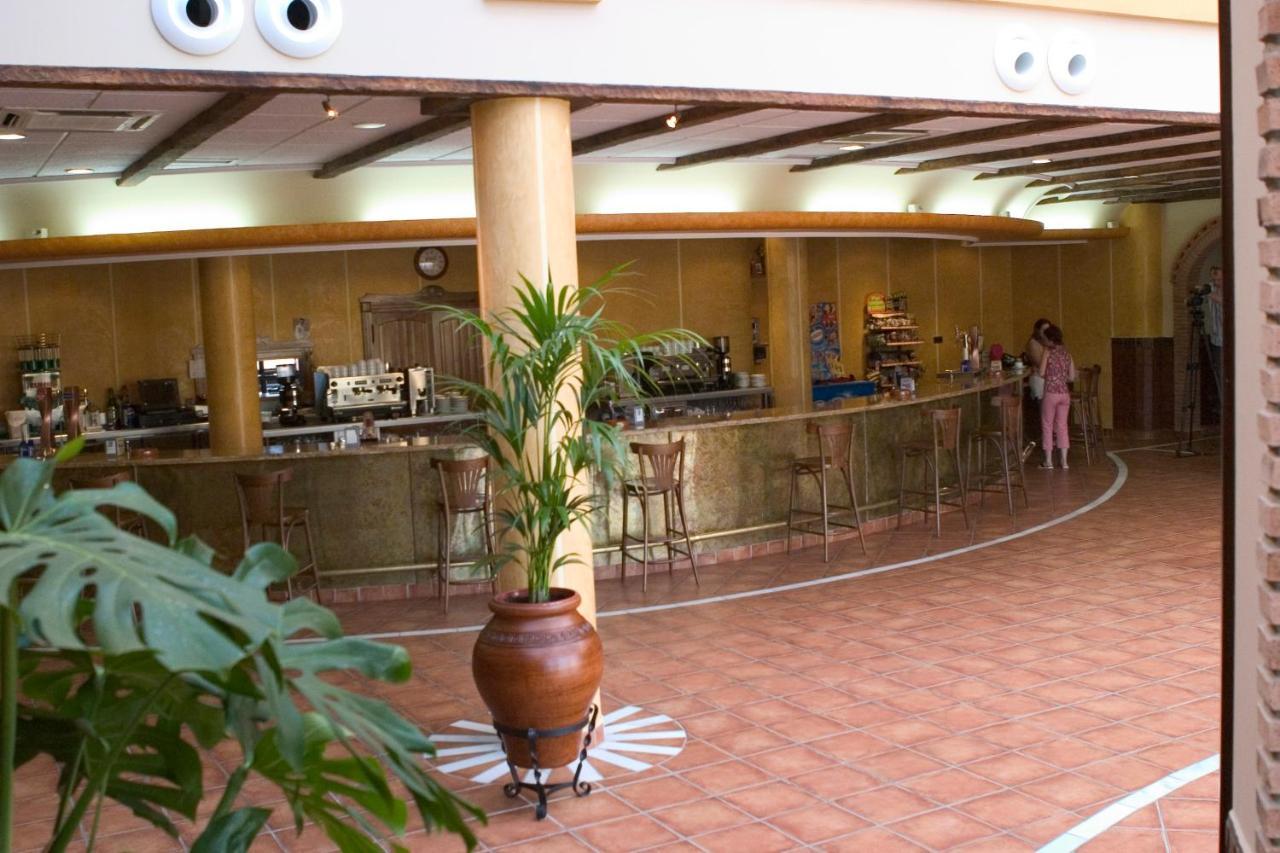 Hotel-Restaurante Cerrillo San Marcos Diezma Екстериор снимка