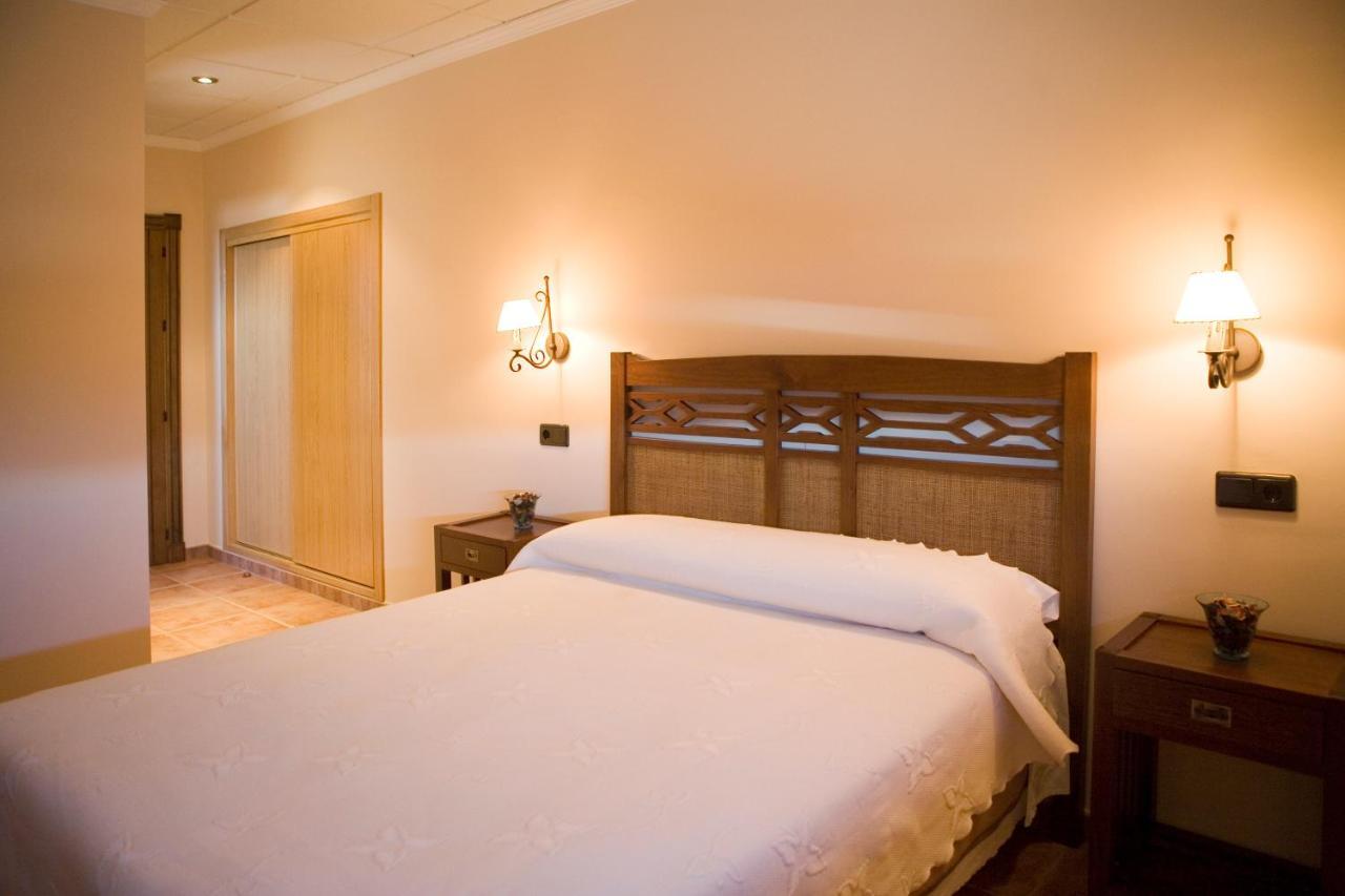 Hotel-Restaurante Cerrillo San Marcos Diezma Екстериор снимка