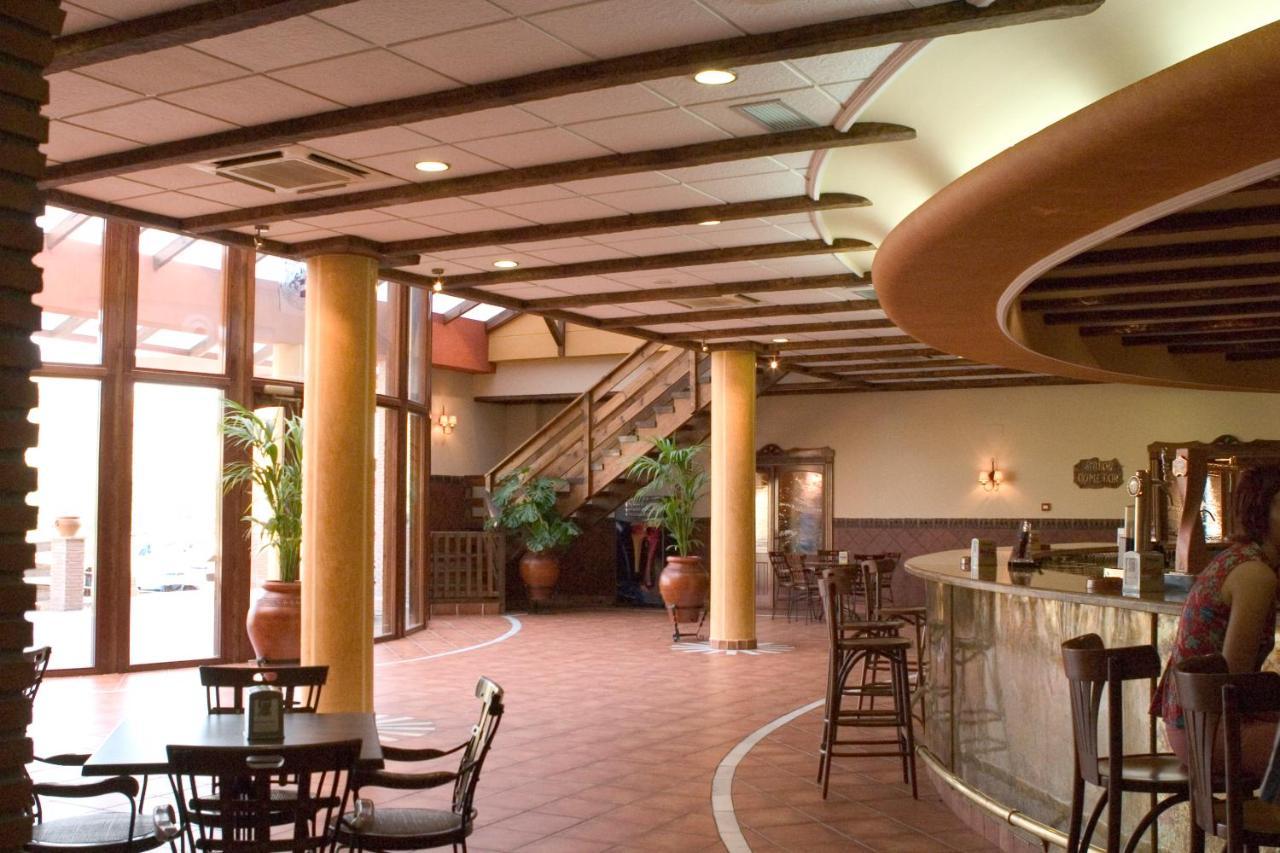 Hotel-Restaurante Cerrillo San Marcos Diezma Екстериор снимка